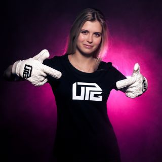 UPGloves #holkytaky www.upgloves.cz www.upgloves.sk #upgloves #goalkeepergloves #womenfootball #upgteam #czechbrand...