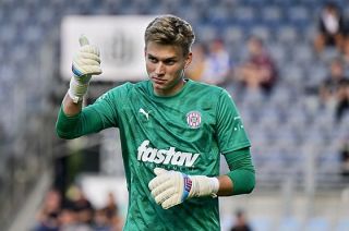 @hrdina_adam from @fczbrojovkabrno 🇨🇿 #upgloves #goalkeepers #goalkeepergloves